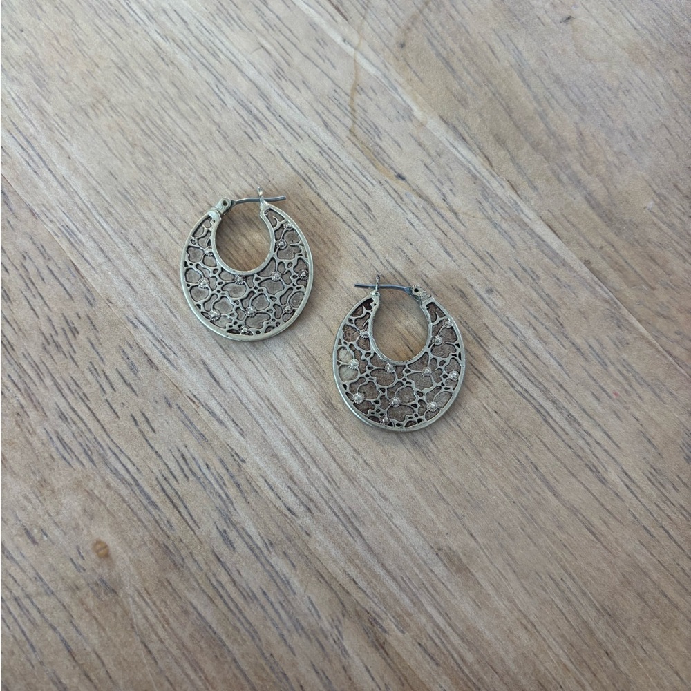 Lucky Brand gold tone hoop earring
